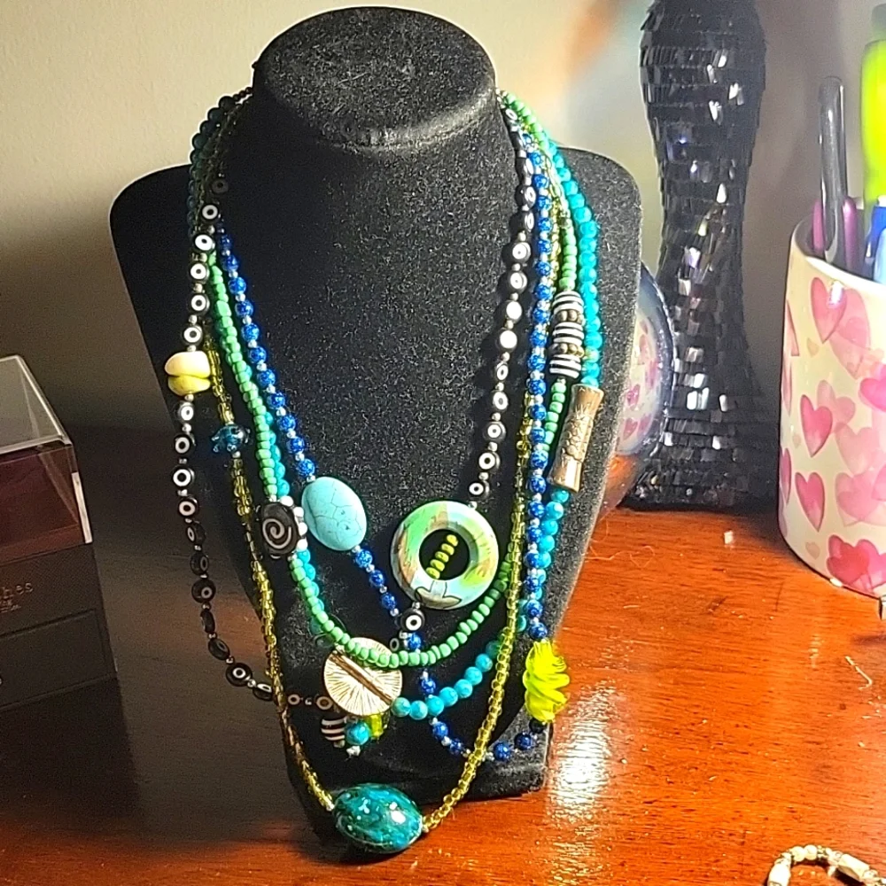 Beautiful beads bnacklace - Picture 1 of 4
